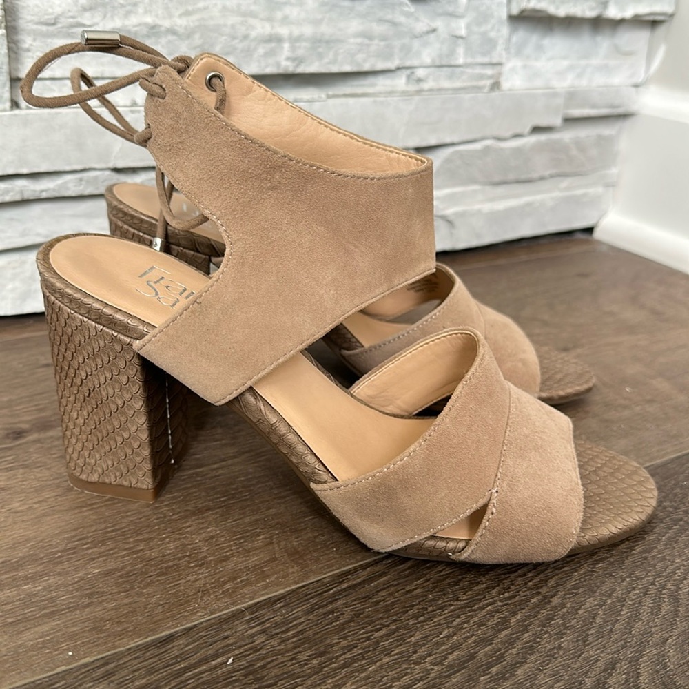 Franco Sarto Womens Gem Sandstone suede Open Toe Sandals